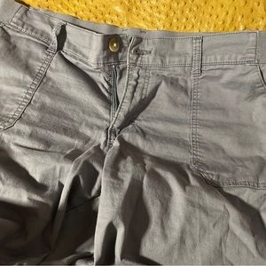 Lee Womens Bermuda Utility Shorts 1CWUB01 Mid Rise Regular Fit Gray Size Medium